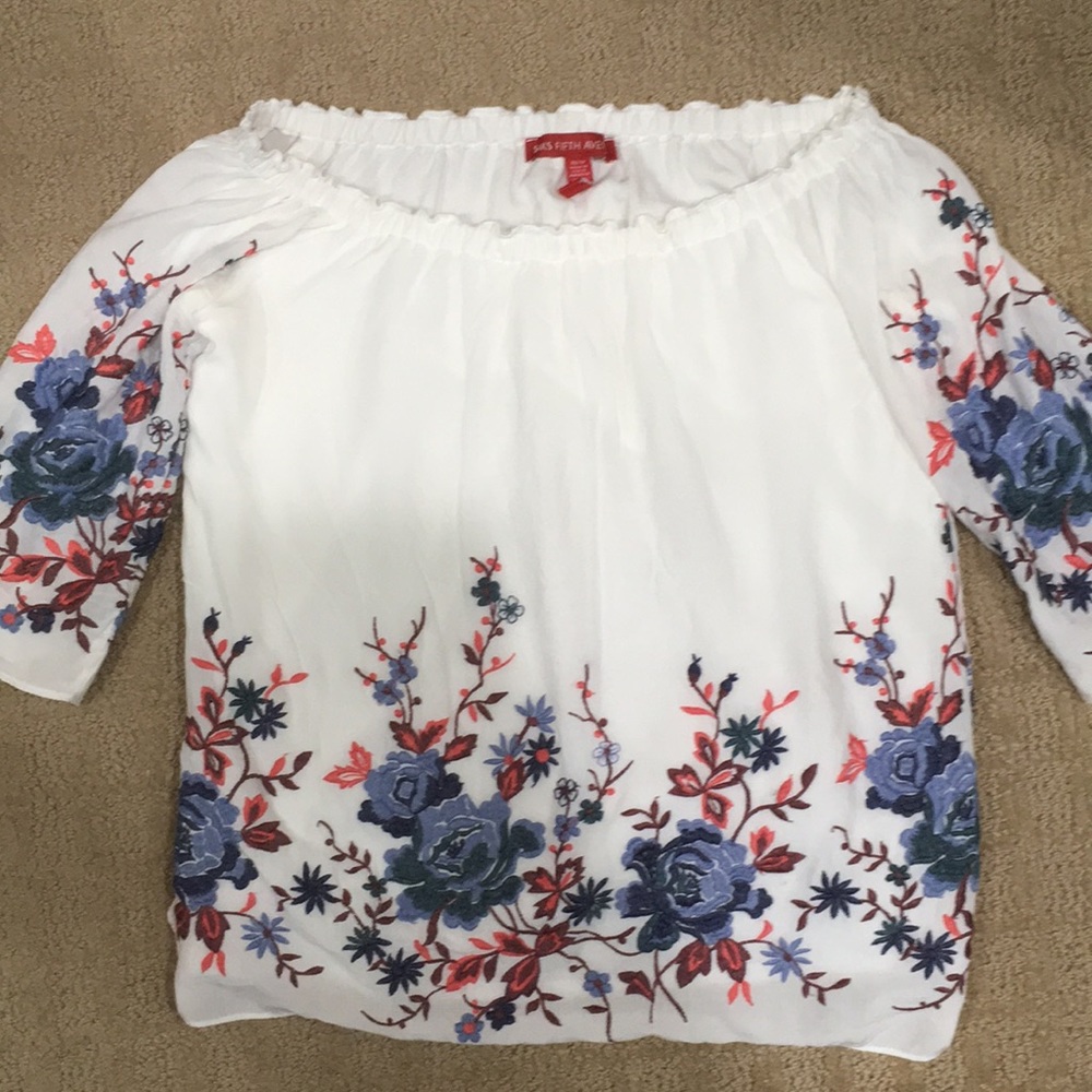 💐Saks Fifth Avenue Off Shoulder Embroidered Top